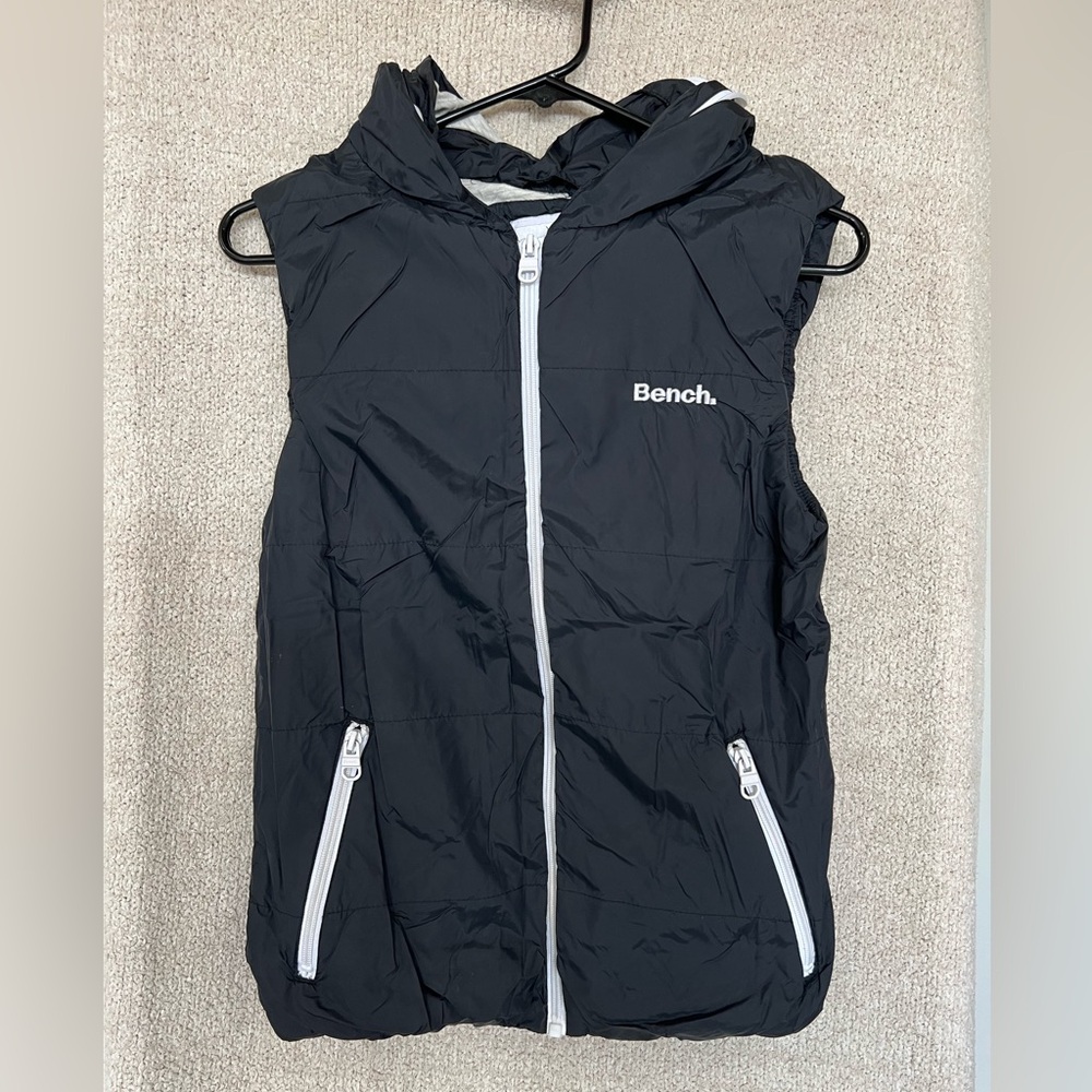 Black Full Zip Bench Vest